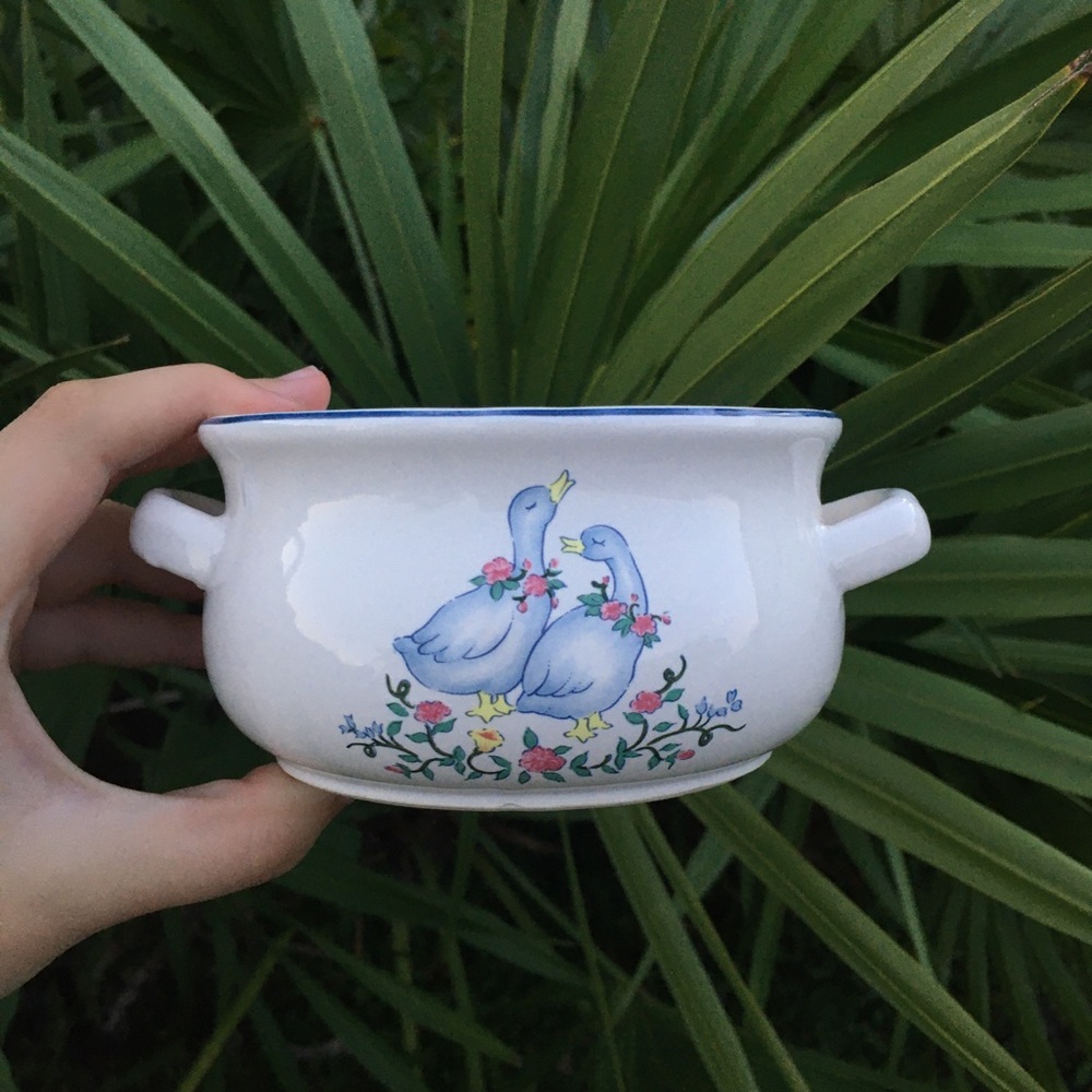 1988 White Potpourri Pot💐